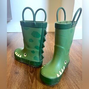 Cat and jack size 6 Dino rain boots 🦖